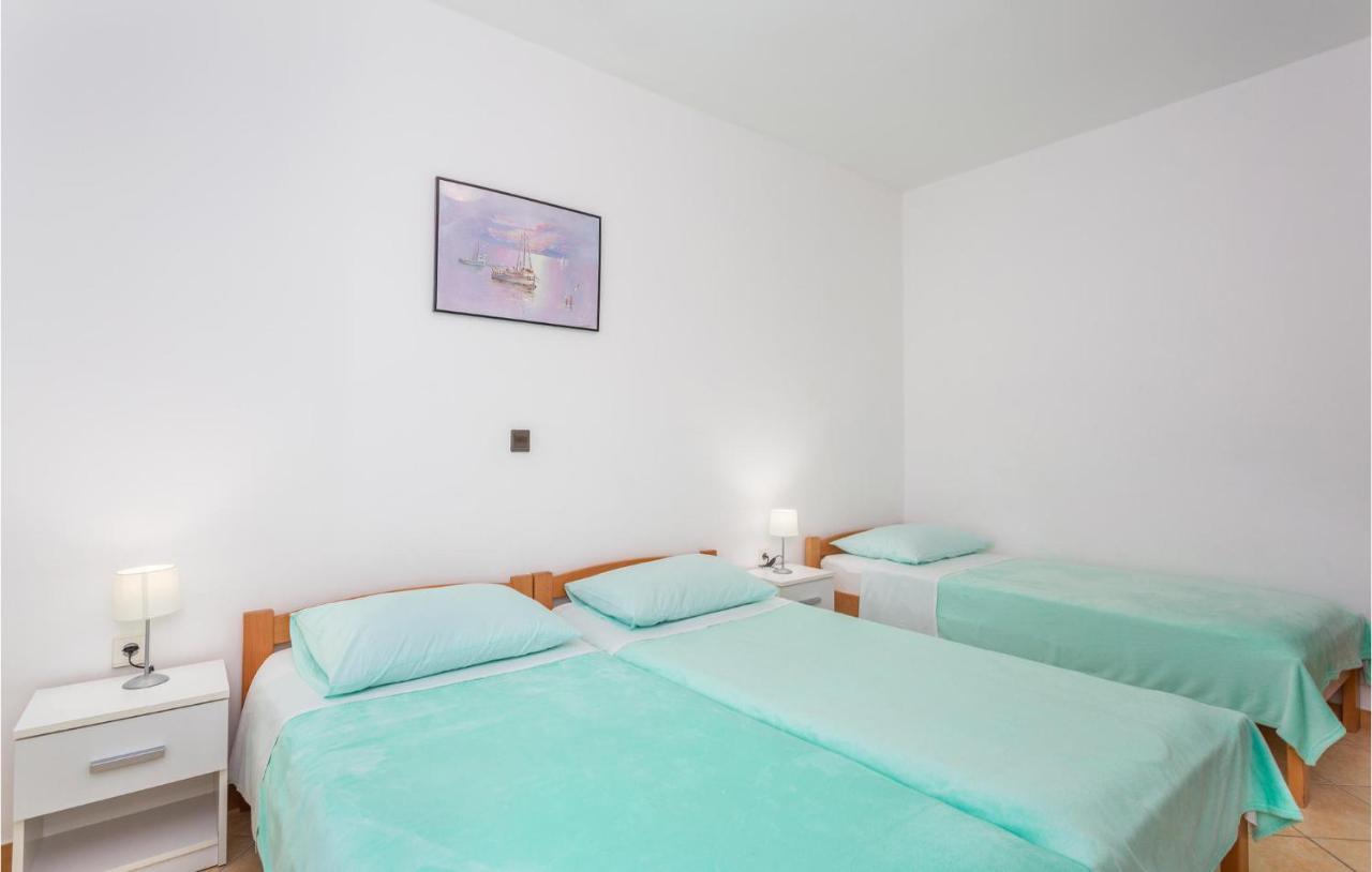 2 Bedroom Beautiful Apartment In 오미살즈 외부 사진
